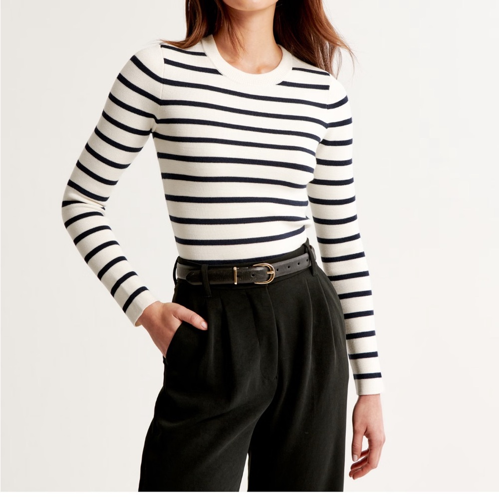 Abercrombie Striped navy and White Women's sweater